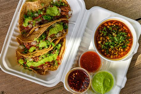 Best birria tacos toronto  In accordance with the reviewers' opinions, waiters serve tasty tacos, consomme and soup